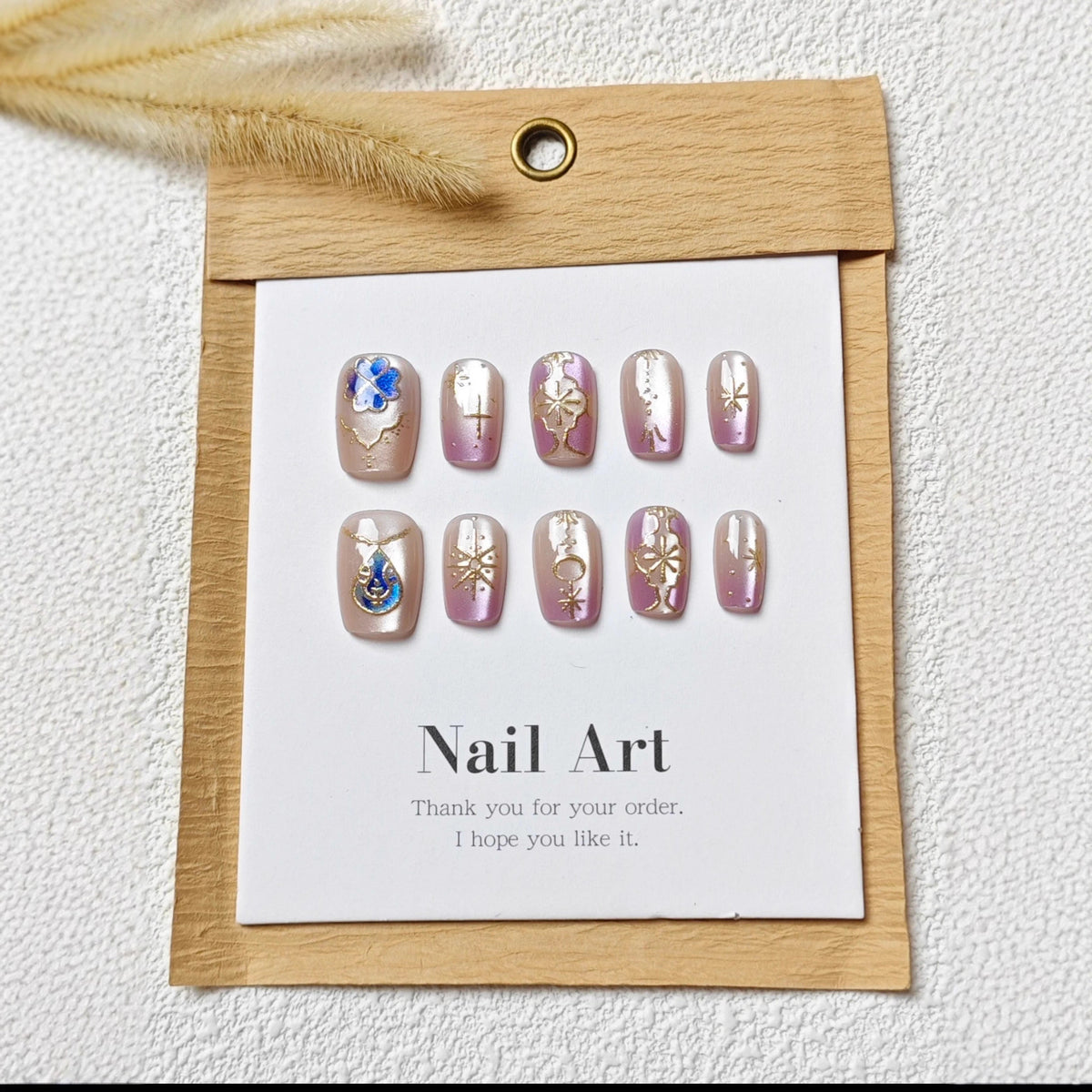 Künstlerisches Floral- und Schmetterlings-Press-On-Nagelkunst-Set