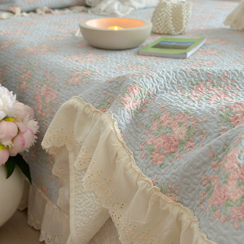 Vintage-inspirierte Baumwoll-Matelassierte Bettdecke mit Ösen-Spitzen-Rüsche und passendem Kissenbezug