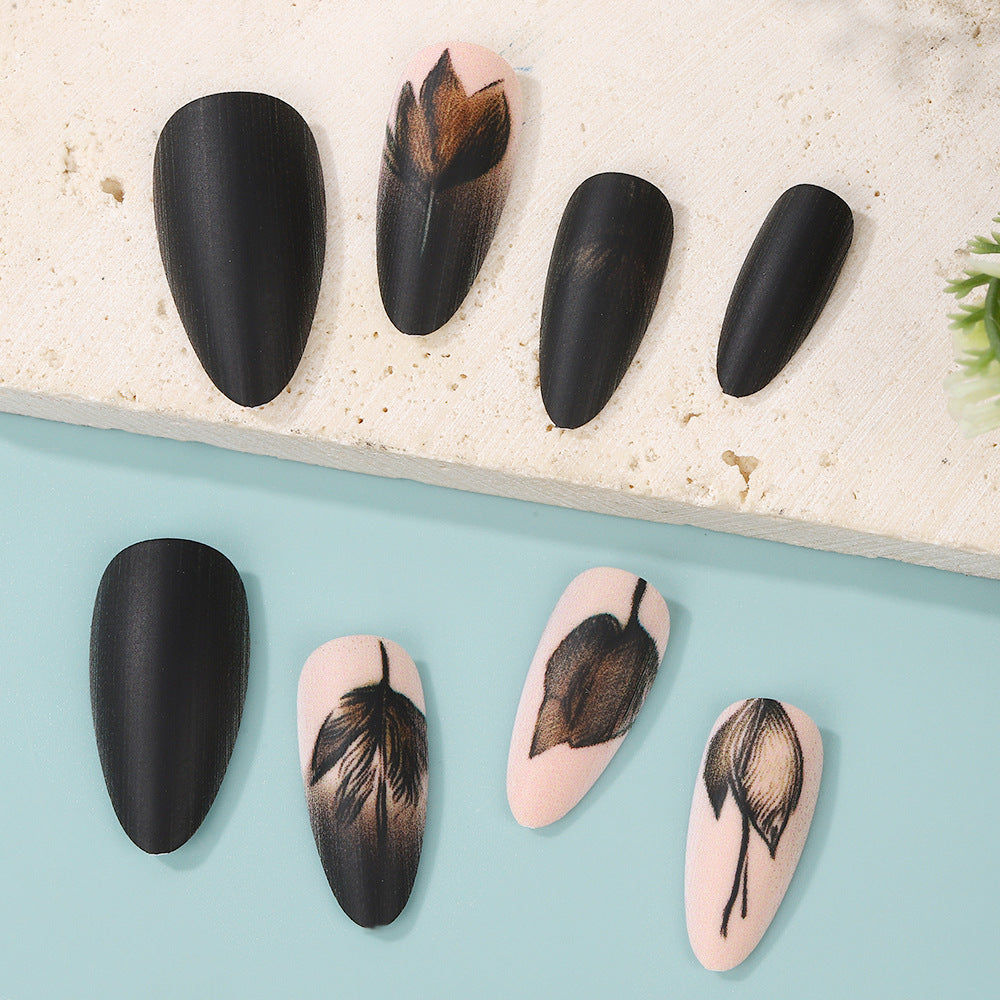 Kreatives Kunstnägel Set mit eleganten Blattmustern Brehn