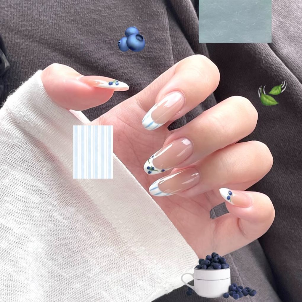 Blumige Französische Spitzen-Nagelkunst-Erweiterungen