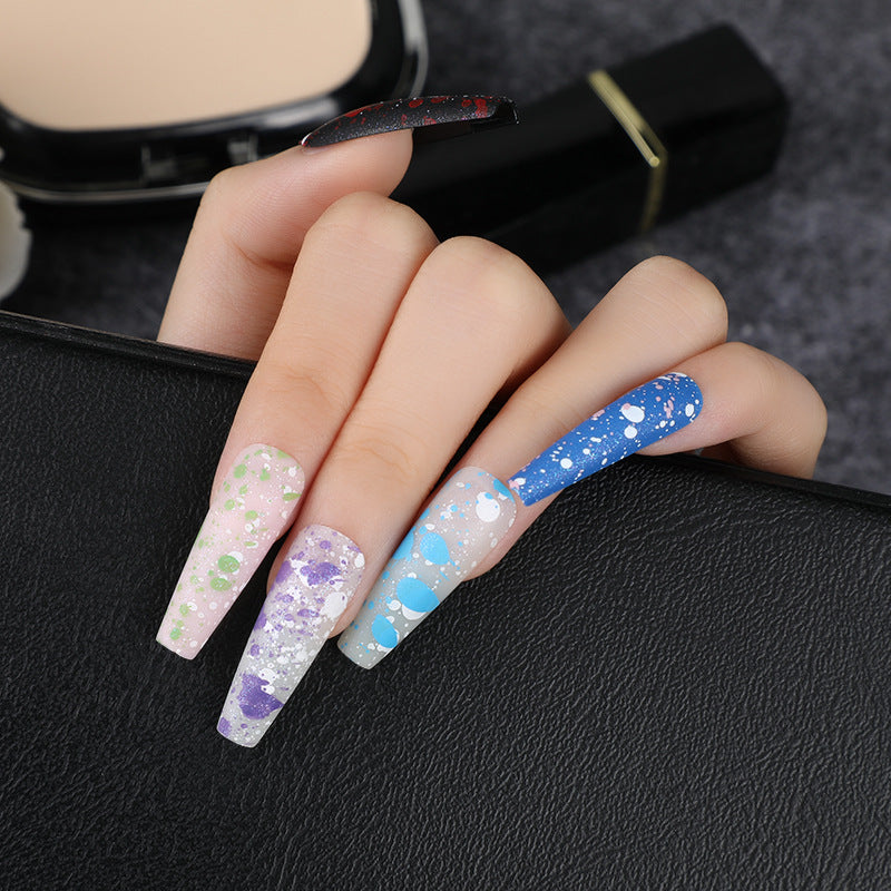 Kunstnägel mit künstlerischem Splatter-Design Brehn