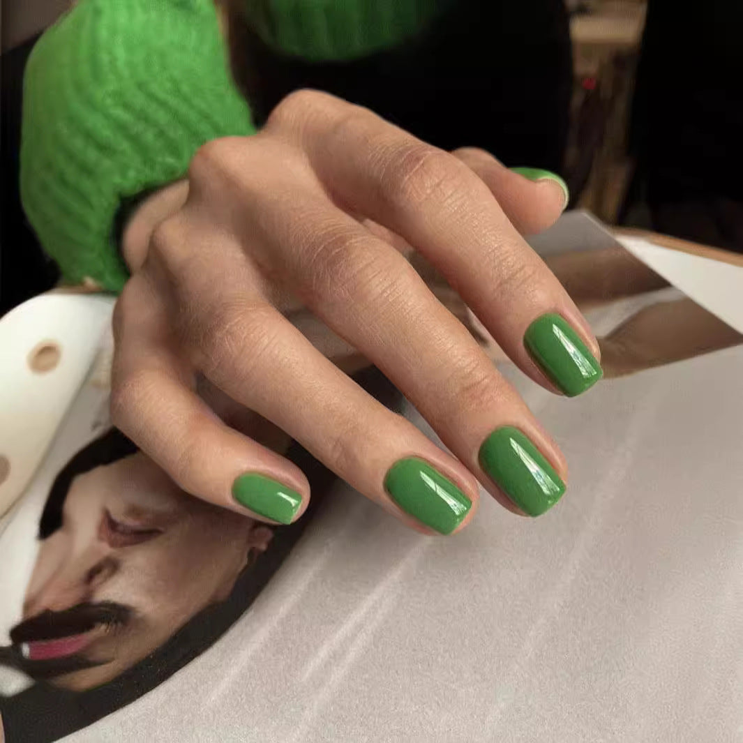 Glänzende Press-On-Nagelspitzen-Kollektion Brehn