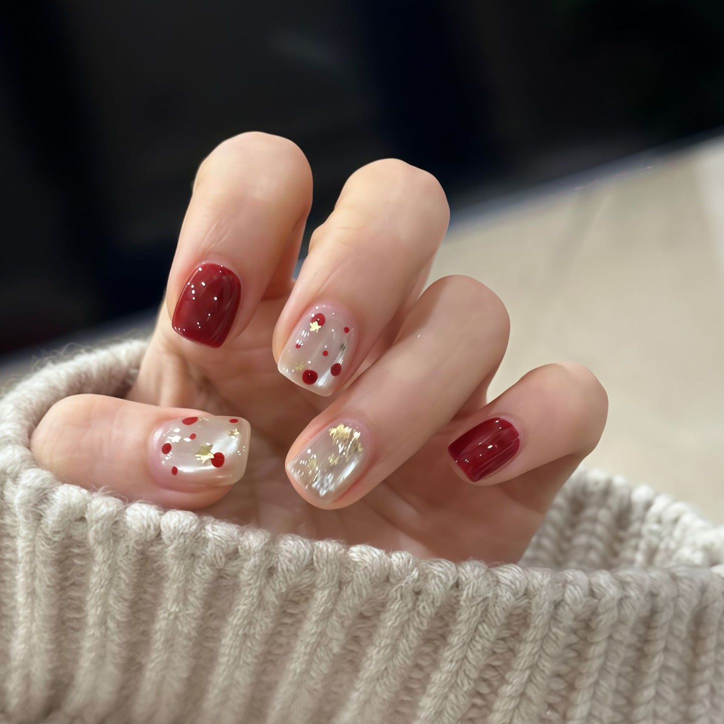 Kunstnagelset mit Funkelnden Glitzerdetails und Kreativen Motiven Brehn