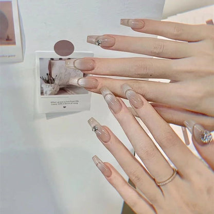 Kunstvolle French Tip Kunstnägel mit Strassakzenten Brehn