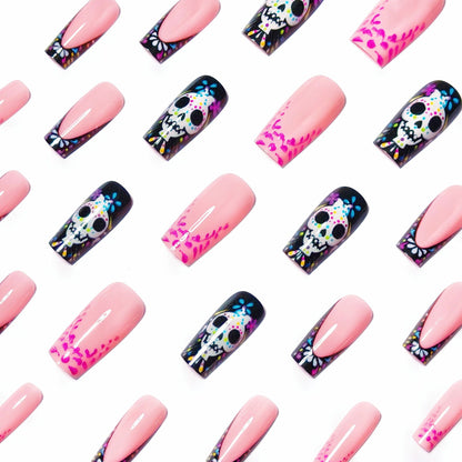 Künstlerisches Skull Design Nagelkunst Brehn