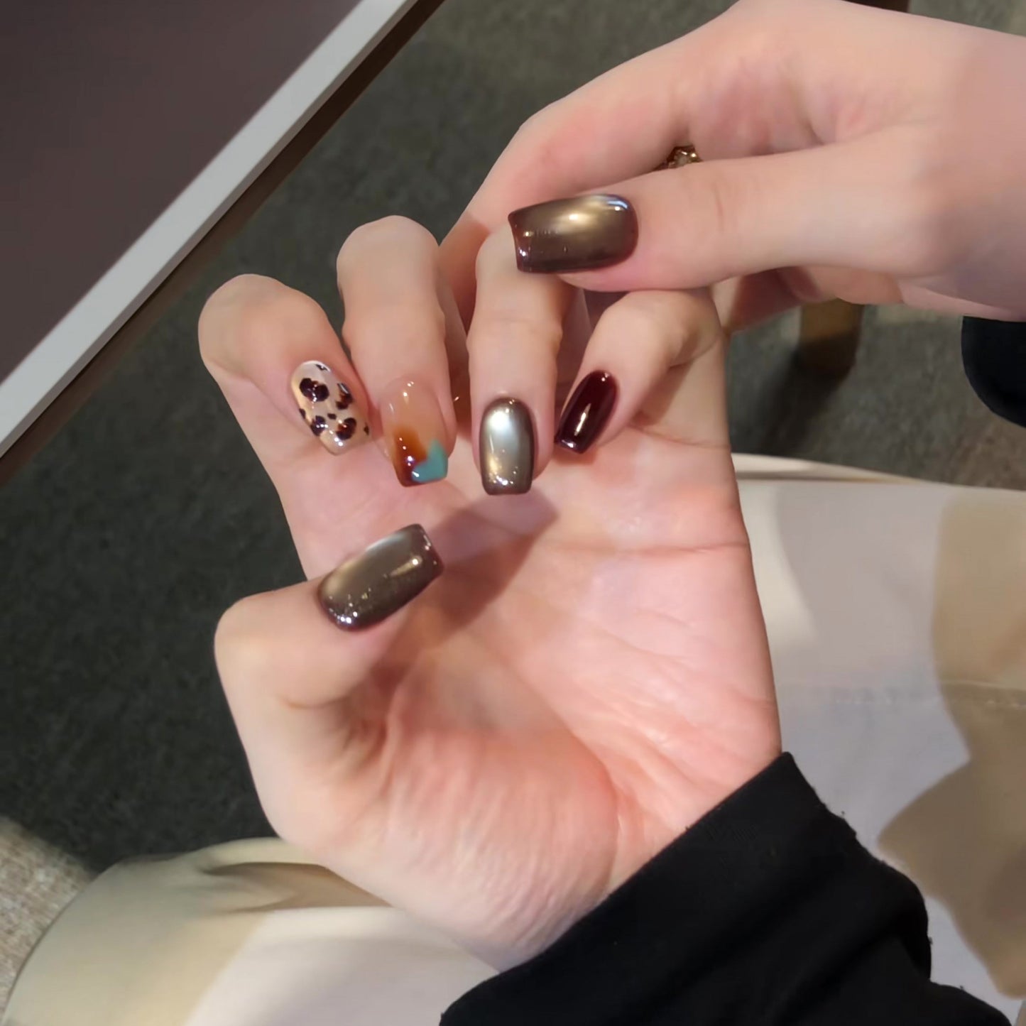 Künstlerisches Press-On Nageldesign Brehn