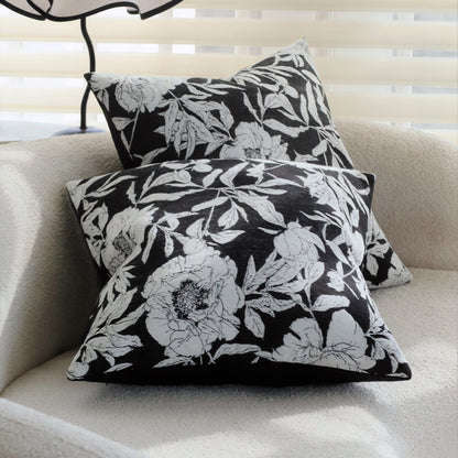 Quadratischer Dekorativer Kissenbezug mit großem Blumen‑Jacquard und samtigem Rückteil Brehn