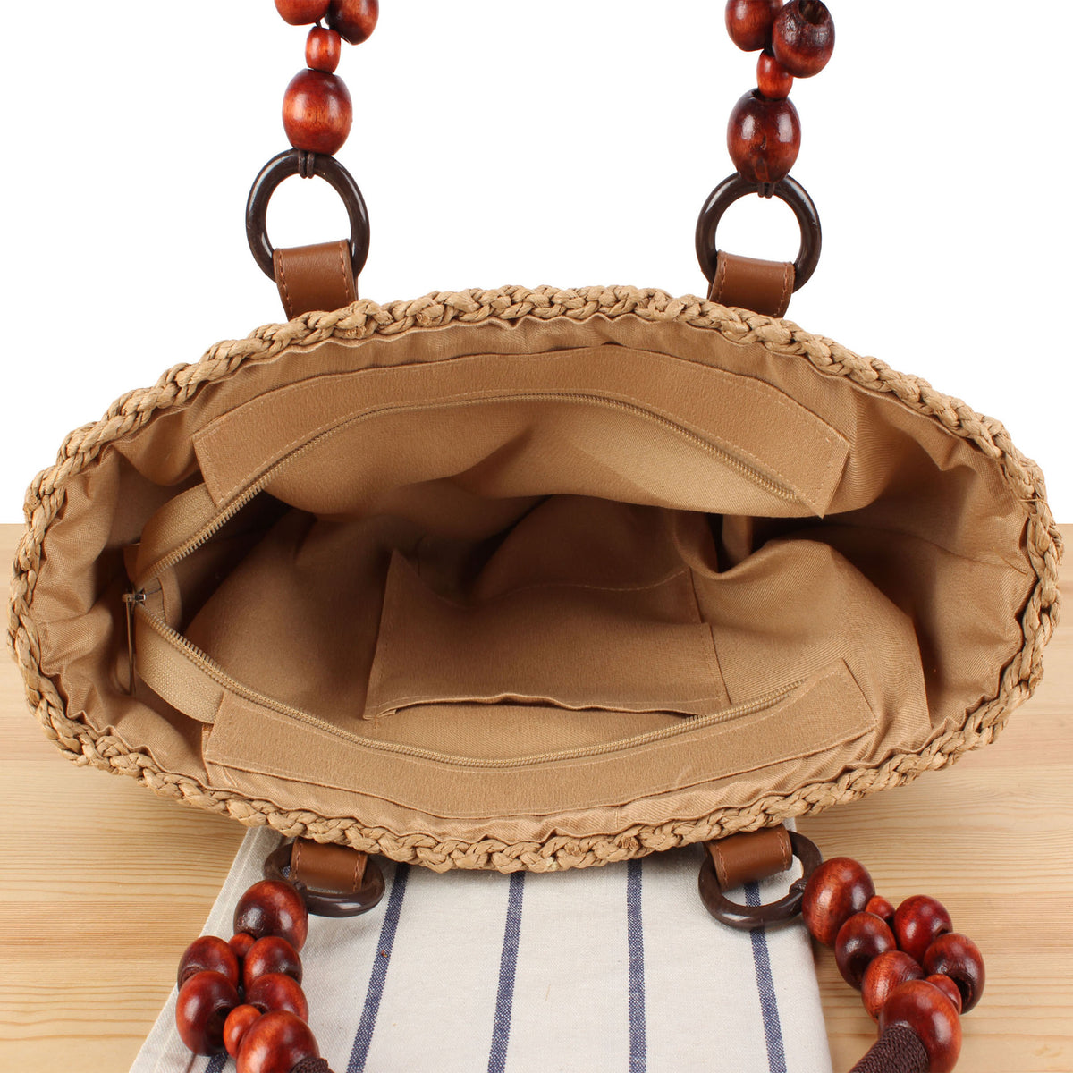 Korbtasche mit Eleganten Holzgriffen und Strukturierter Oberfläche Brehn