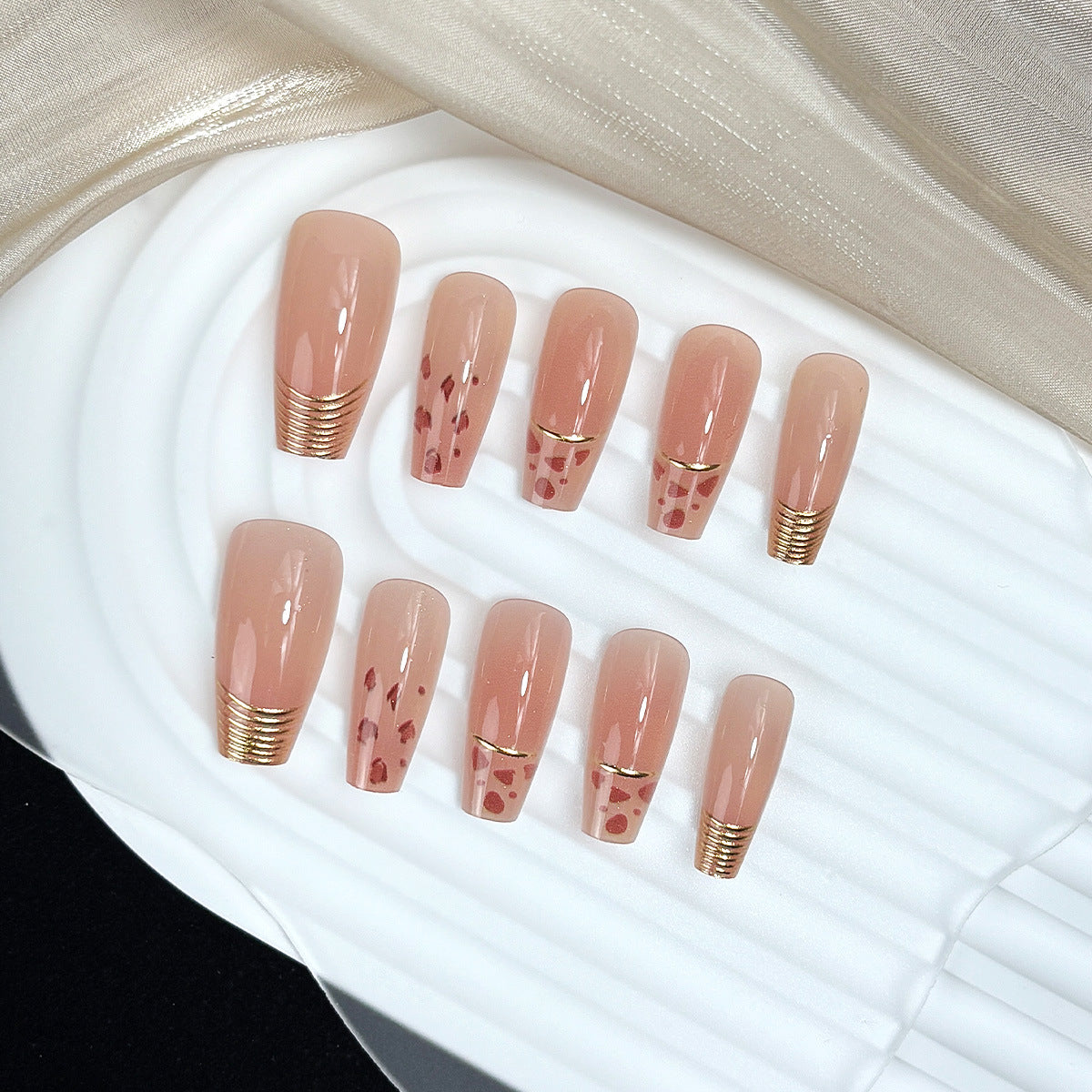 Elegantes Press-On-Nageldesign Brehn