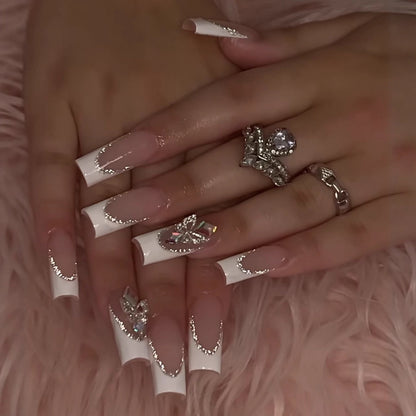 Kunstnagelset mit eleganten Strass- und modernen Spitzenverzierungen Brehn