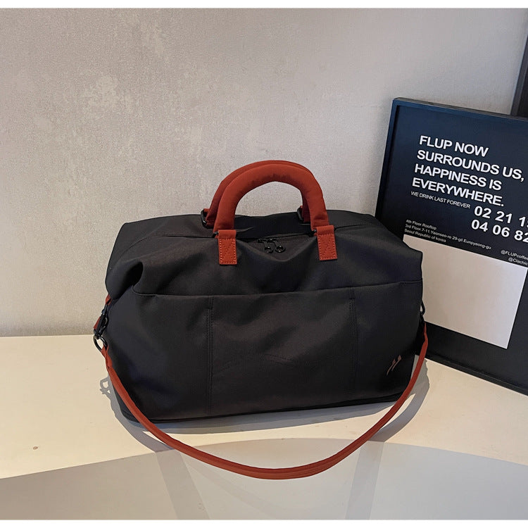 Elegante Und Geräumige Reisetasche Mit Robustem Design Brehn