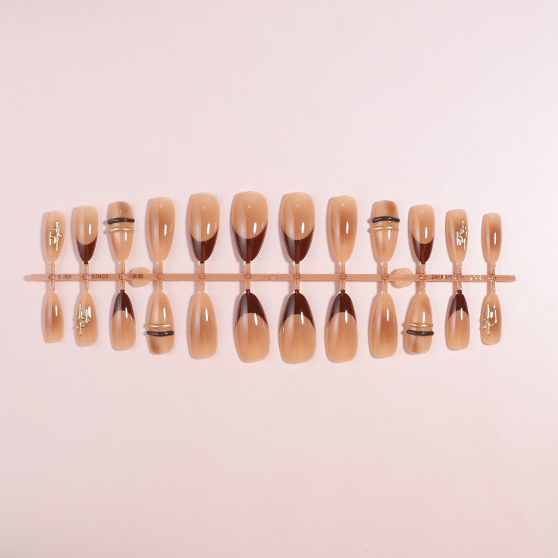 Elegante Ombre Press-On Nagelspitzen mit metallischen Akzenten Brehn