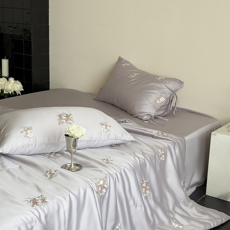 Luxuriöses Satin-Bettwäsche-Set mit zarter Rosenstickerei Brehn