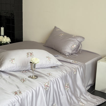 Luxuriöses Satin-Bettwäsche-Set mit zarter Rosenstickerei Brehn