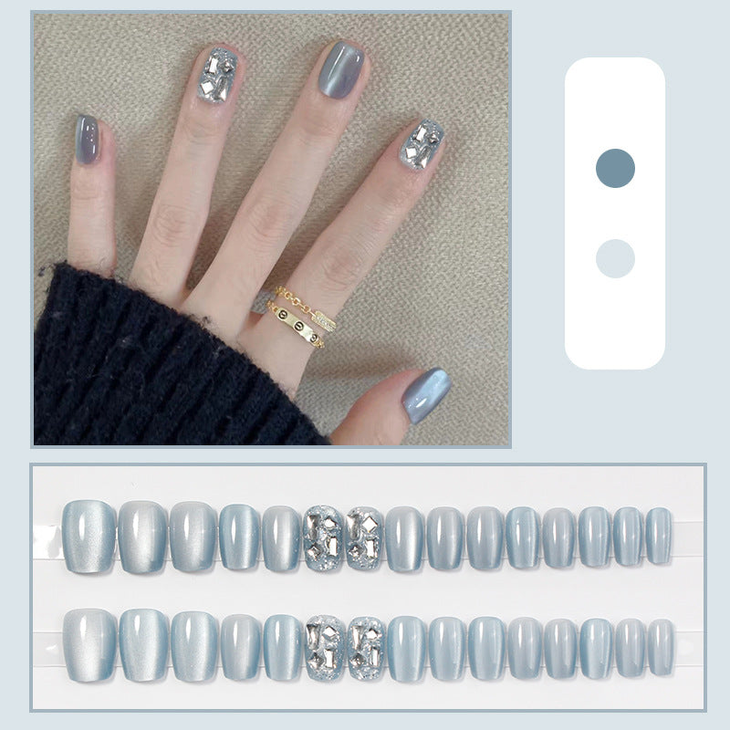 Premium Glänzendes Press-On Nagelset mit Dekorativen Akzenten Brehn
