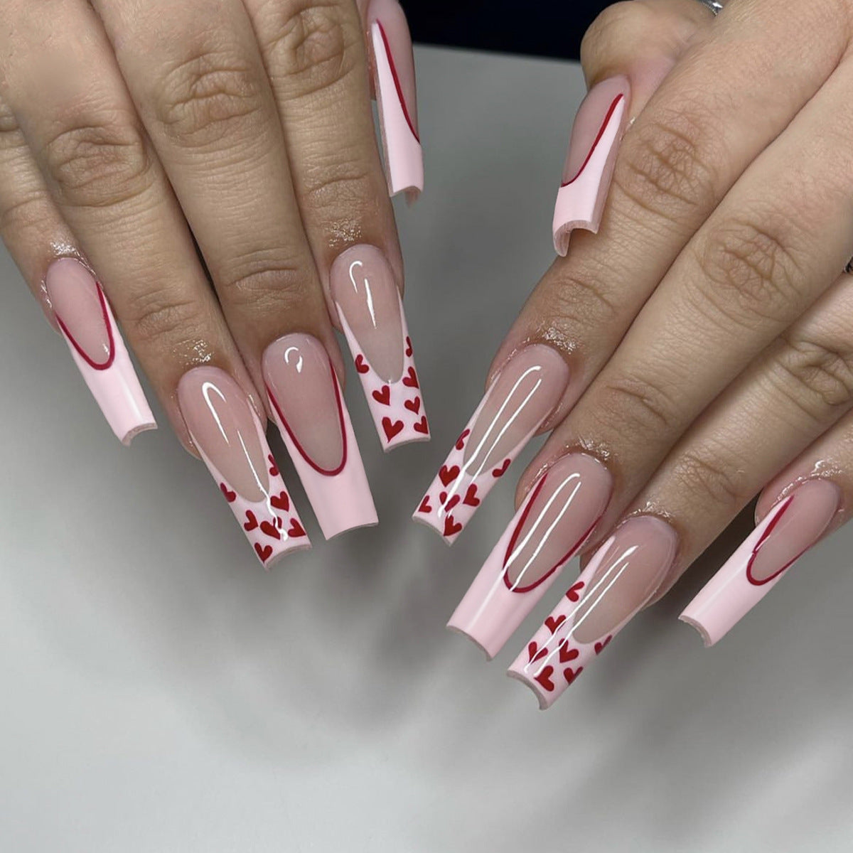 Romantisches Herzakzent Press-On Nagelset Brehn
