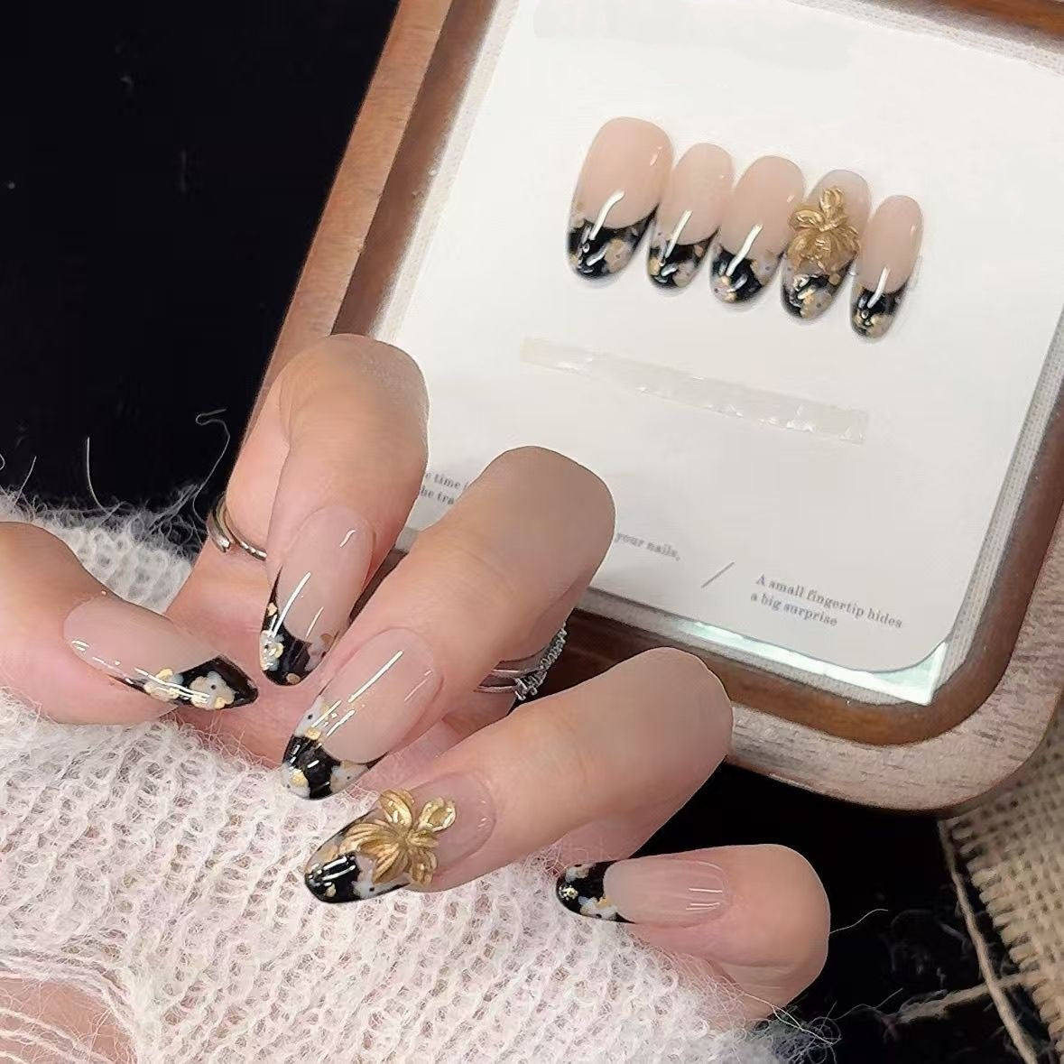 Elegante Blumendruck-Nagelkunst Brehn