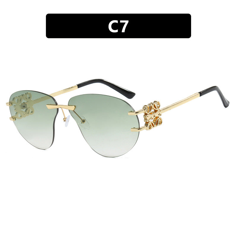 Damen modische Sonnenbrille im eleganten Aviator-Stil mit Kunststeindetails Brehn