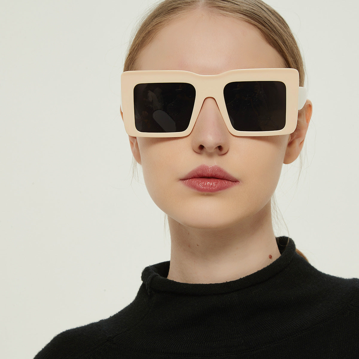 Damen quadratische Sonnenbrille mit transparentem Rahmen und UV-Schutz Brehn