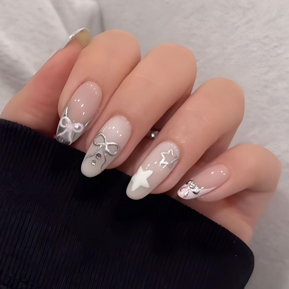 Dekorative Stiletto Press-On Nägel mit 3D Akzenten Brehn