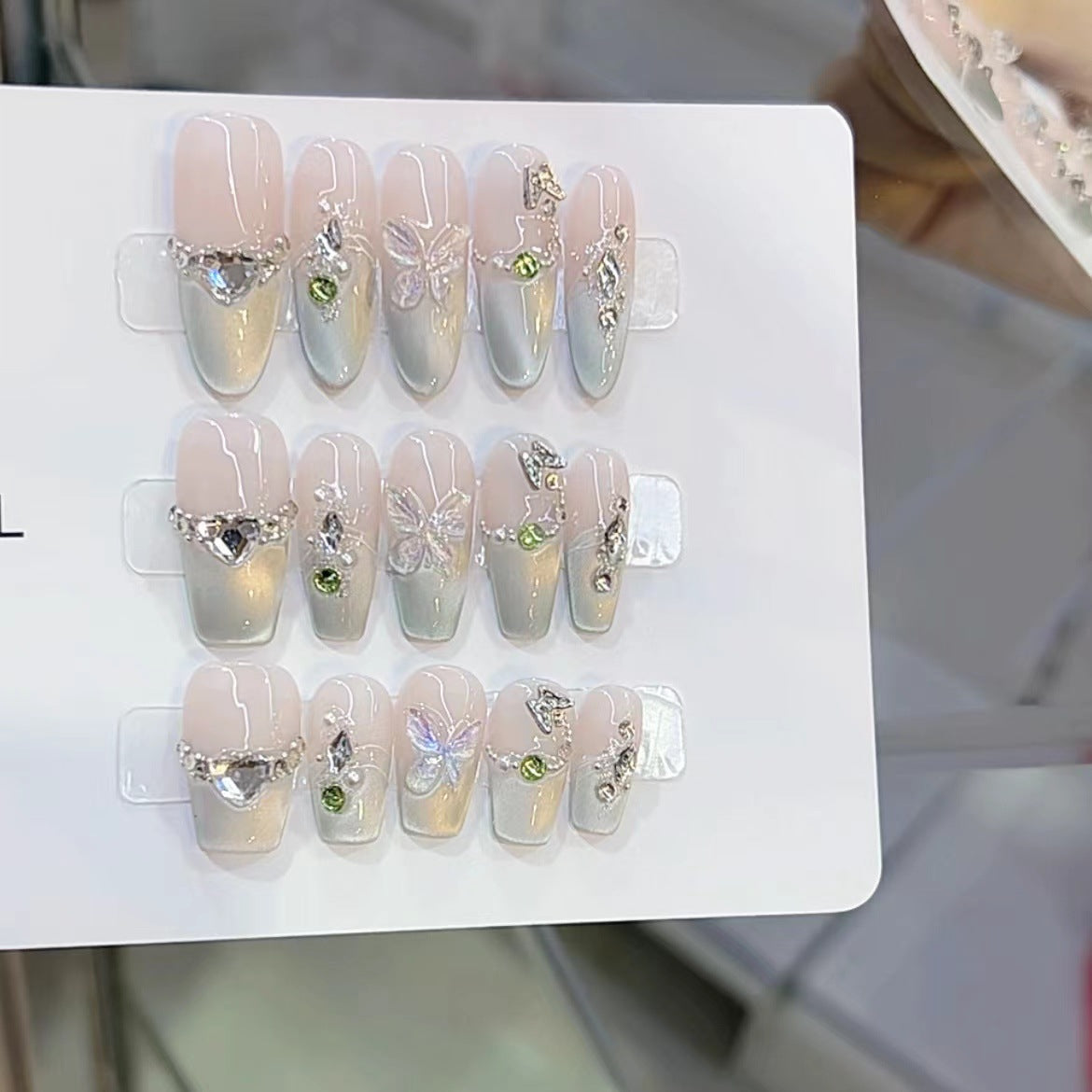 Künstlerische florale Strass-Presse-Nägel Brehn