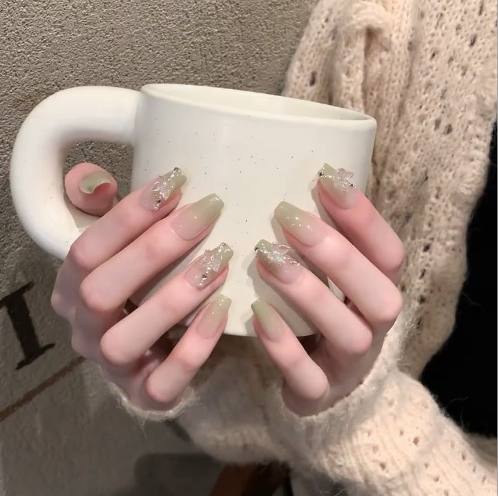 Elegante und Glänzende Nagelkunst Brehn