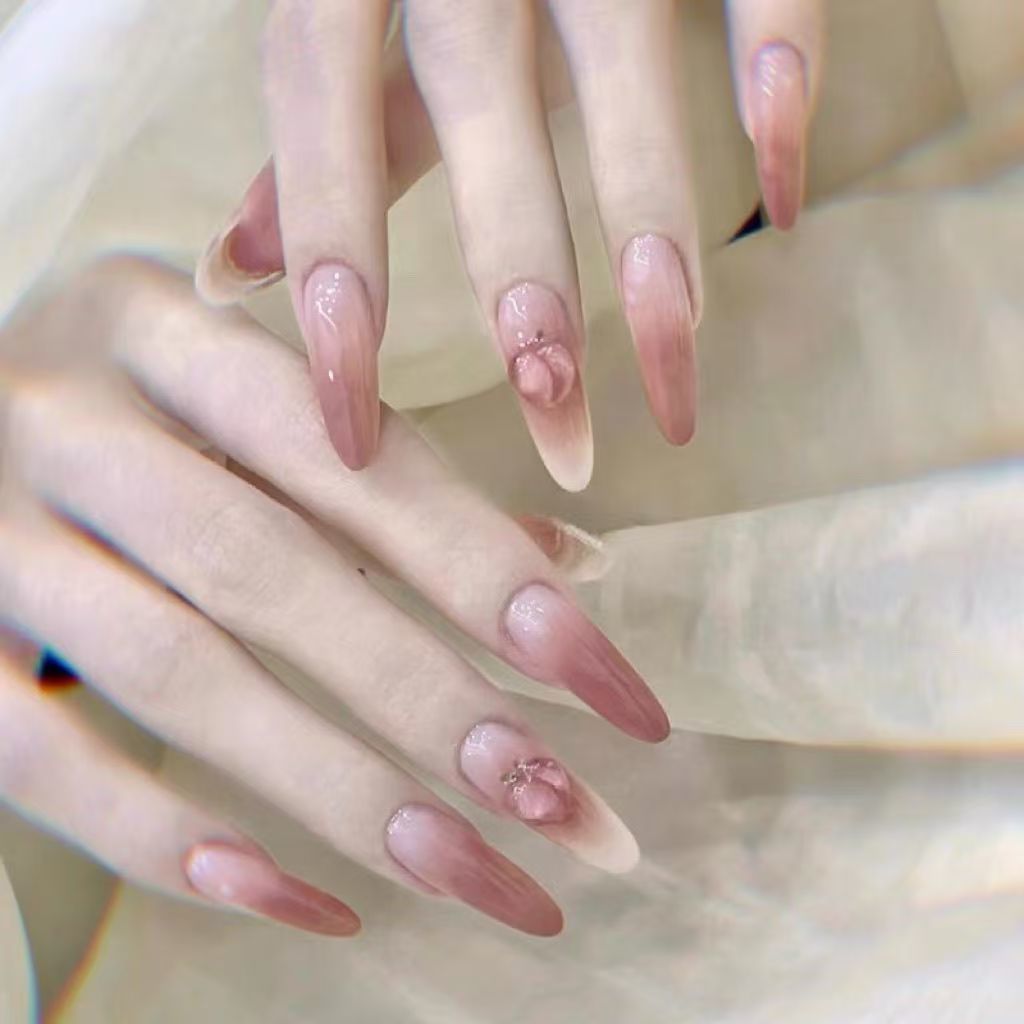 Kunstfingernägel Im Eleganten Ombre-Design mit Fruchtakzenten Brehn
