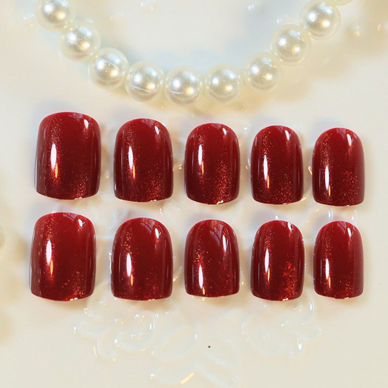 Glänzendes Press-On-Nagelset mit funkelndem Finish Brehn