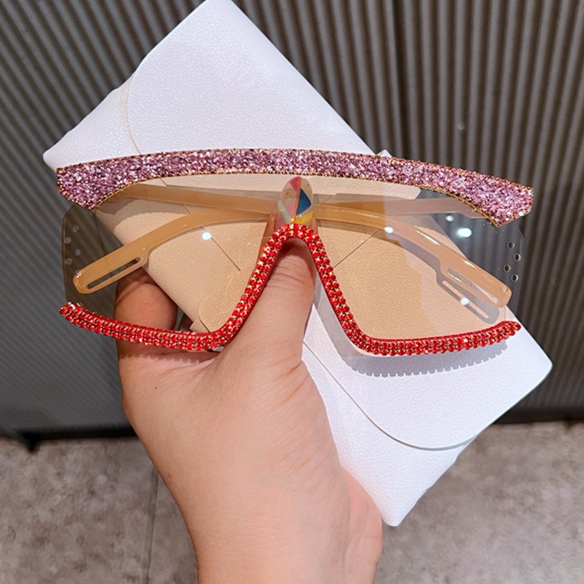 Damen Sonnenbrille mit funkelndem Strassrahmen und modernem Design Brehn