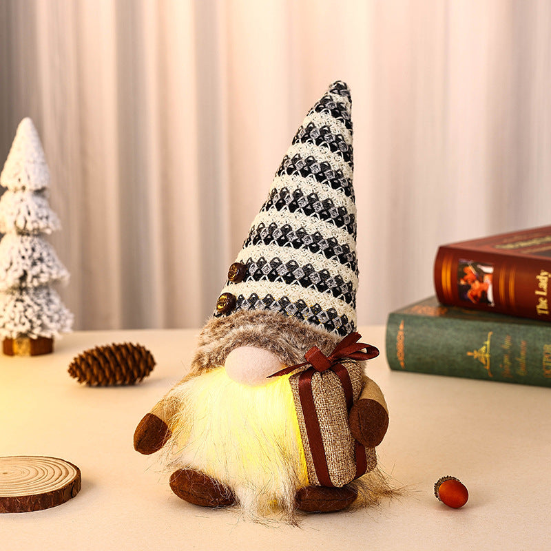 Dekorativer Weihnachtsgnom mit Geschenkpäckchen Brehn