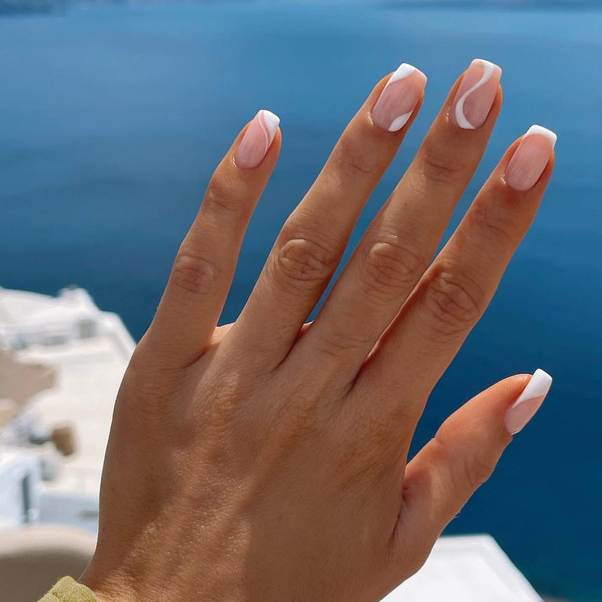 Kunstnagelset mit eleganten French Tips Brehn