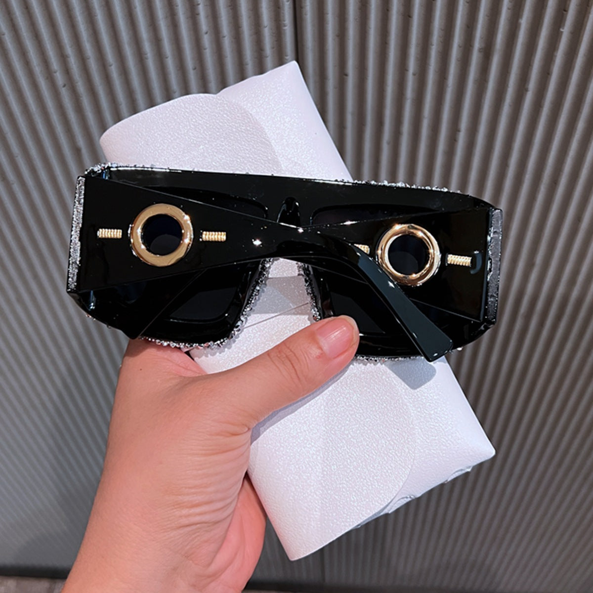 Damen Sonnenbrille mit extravaganten Strassdetails Brehn
