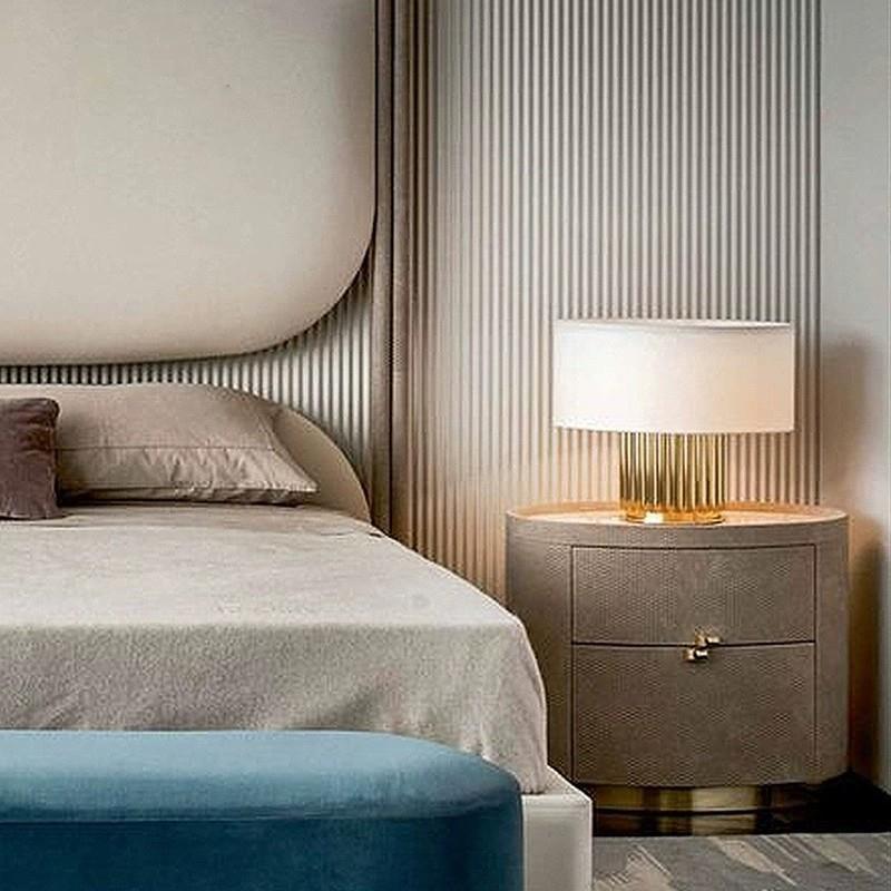 Elegante Tischlampe mit rundem Schirm