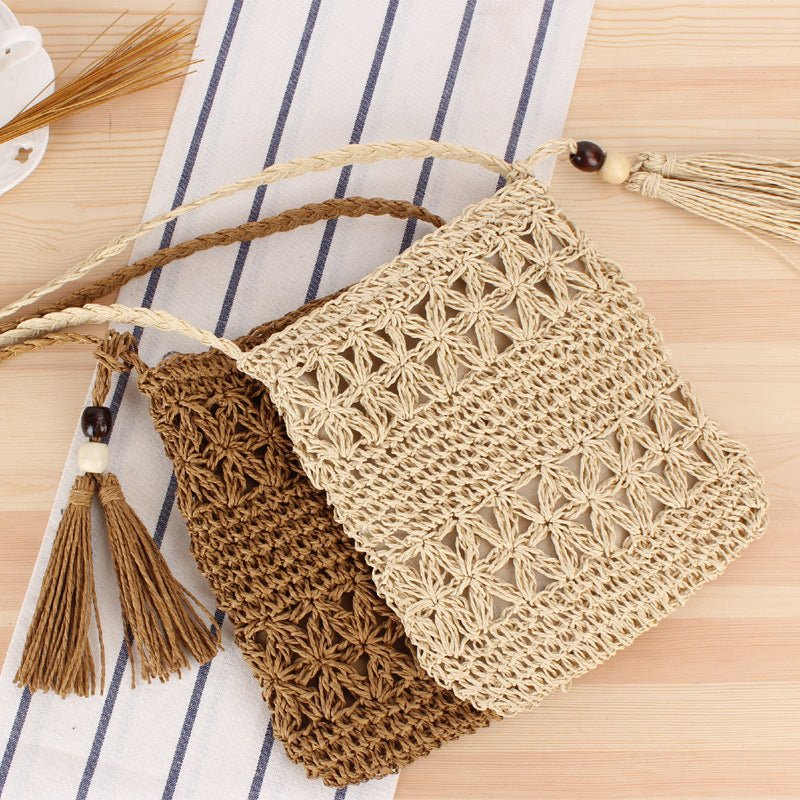 Handtasche Aus Handgeknüpftem Naturmaterial mit Elegantem Quastenanhänger Brehn