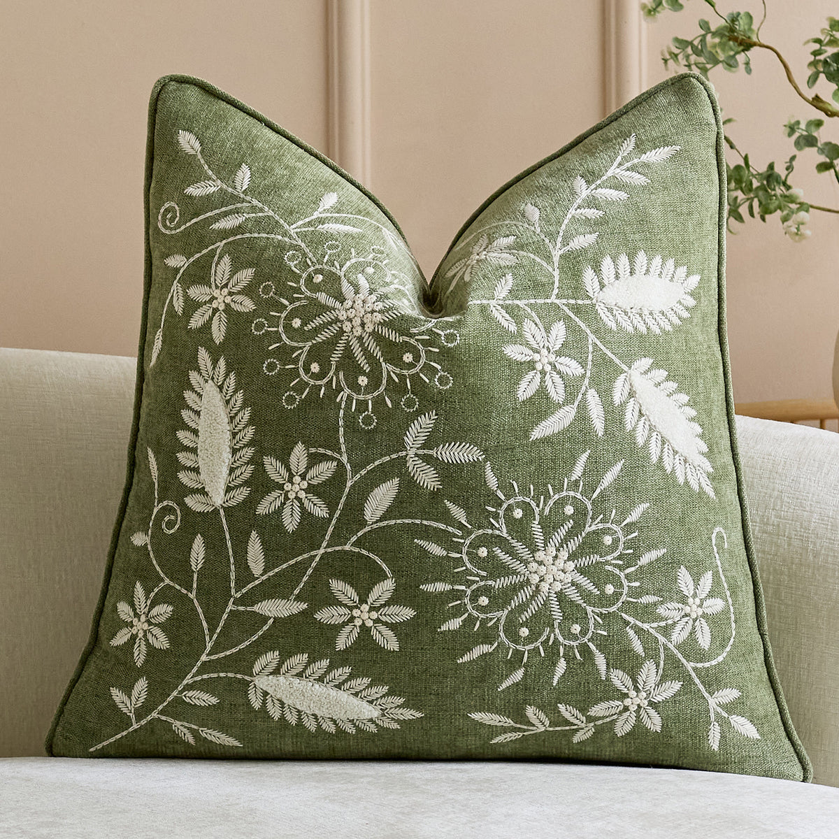 Bestickte Leinen-Wurfkissenhülle mit floralem Motiv