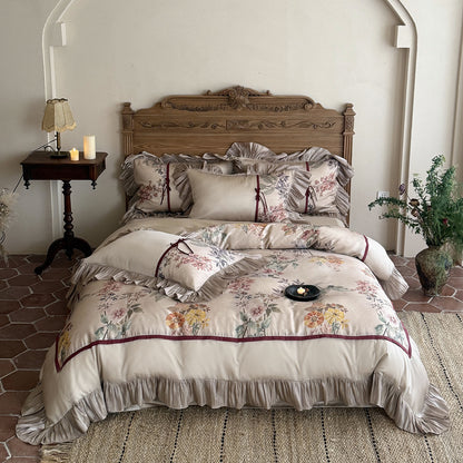 Satin Floral Rüschende Bettbezugset mit Plissiertem Rand und Dekorativen Kissenbezügen