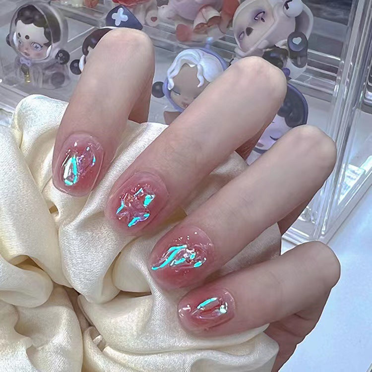 Glänzende Nagelkunst mit holografischen Akzenten Brehn