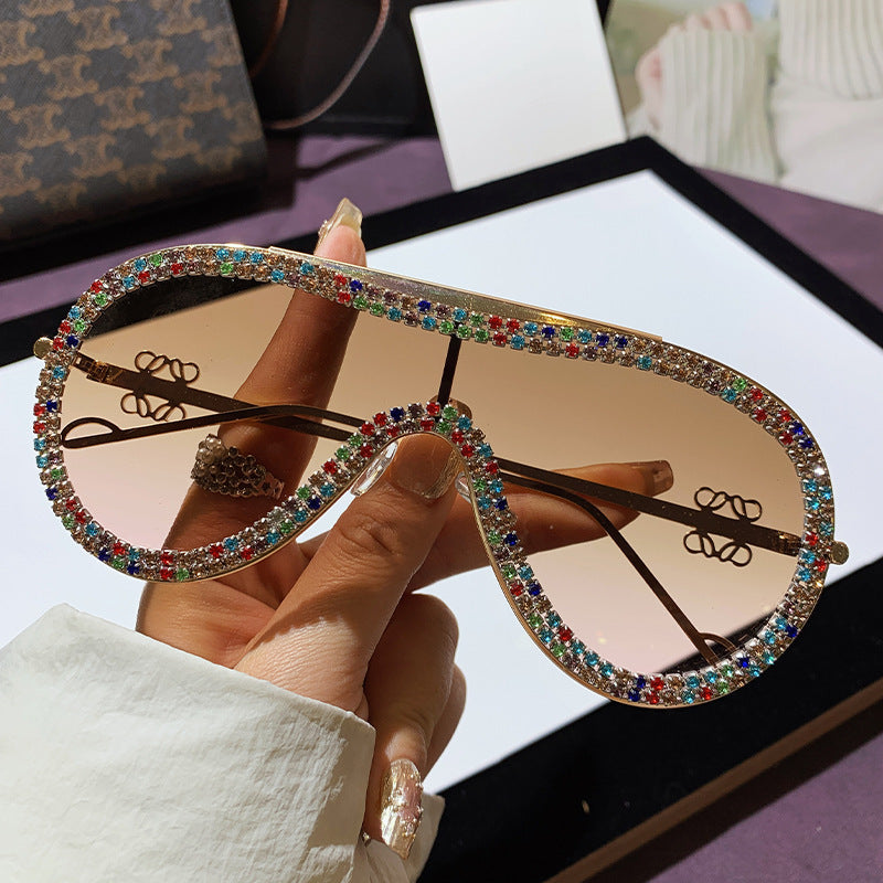 Damen Glamouröse Oversized-Sonnenbrille mit strassbesetzten Akzenten Brehn