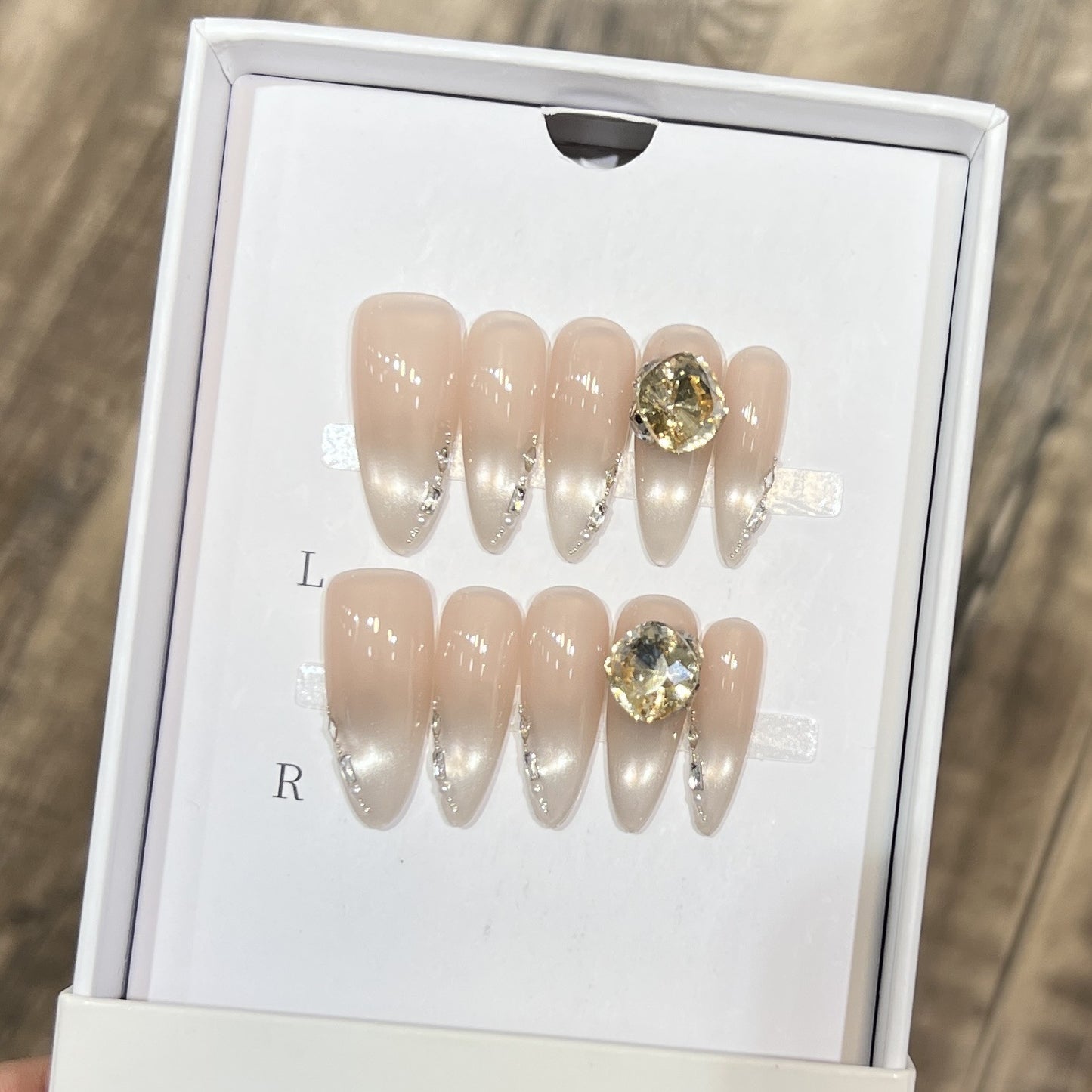 Elegantes Stiletto-Nagelkunst-Set mit Kristallverzierungen Brehn