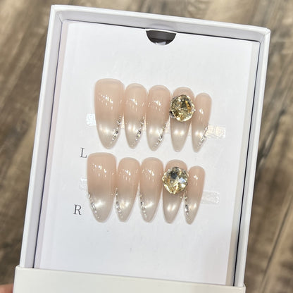Elegantes Stiletto-Nagelkunst-Set mit Kristallverzierungen Brehn