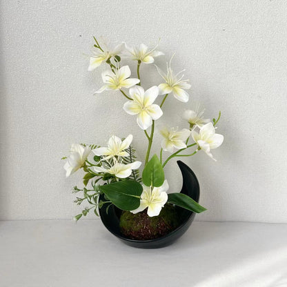 Lebensechte Blumenarrangements für die Innenausstellung