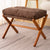 Faltbarer Hocker Mit Gepolstertem Sitz Und Stabilem Holzgestell Brehn
