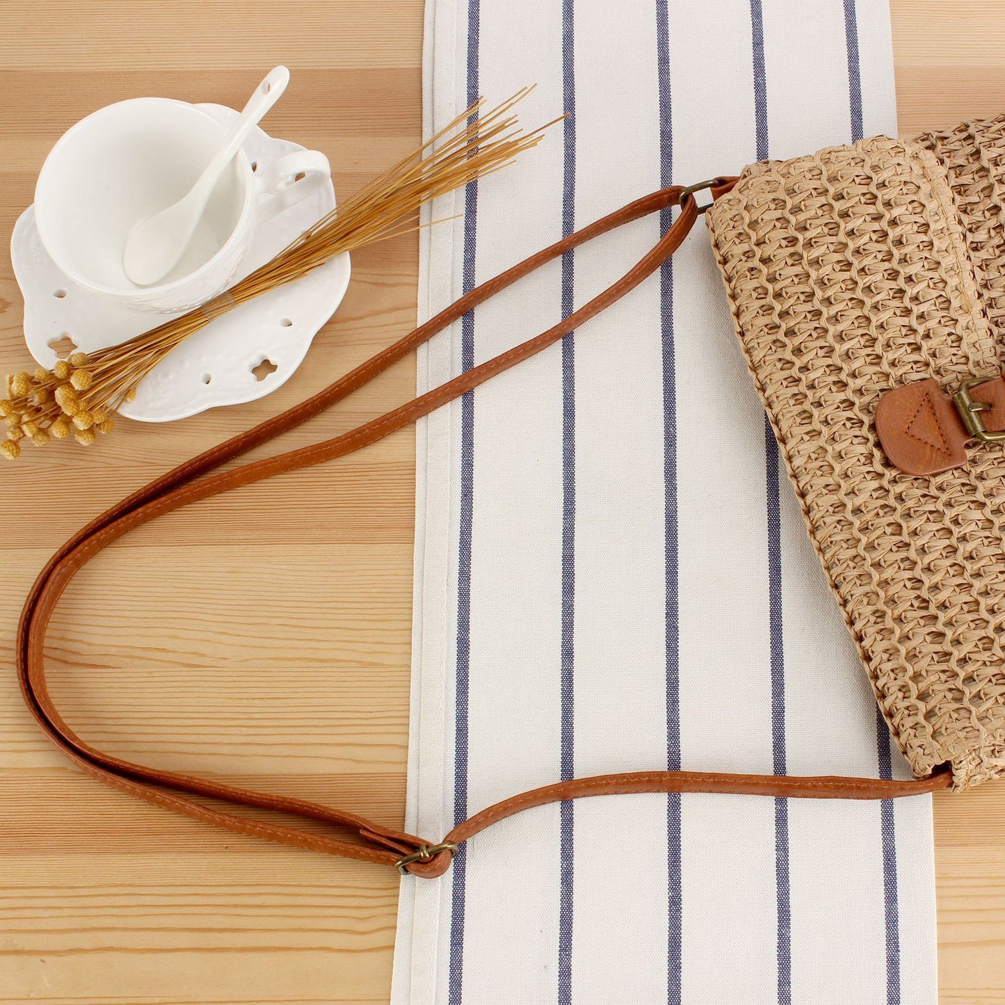 Handtasche mit Klugem Verschlusssystem und Verstellbarem Riemen Brehn