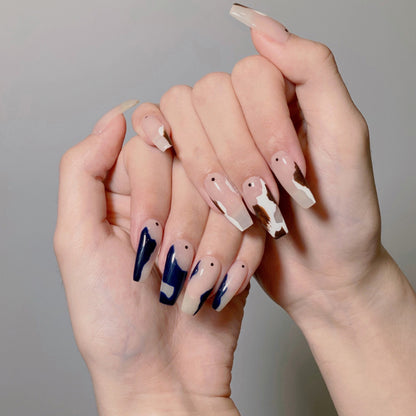 Nagelkunst mit Herz- und Lippenmotiven Brehn