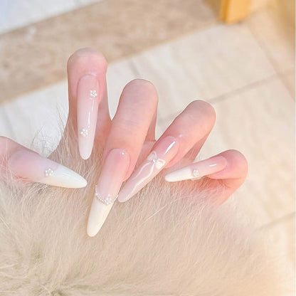 Elegante Stiletto-Nagelerweiterungen