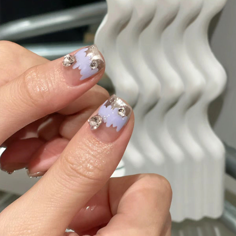 Künstlerisches Press-On-Nagelset mit Blumen- und Herzdesigns Brehn