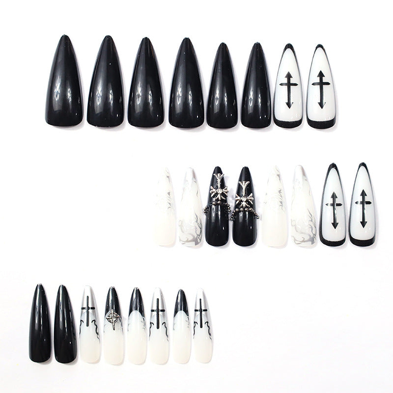 Gothic-inspirierte Stiletto-Nagelkunstverlängerungen Brehn