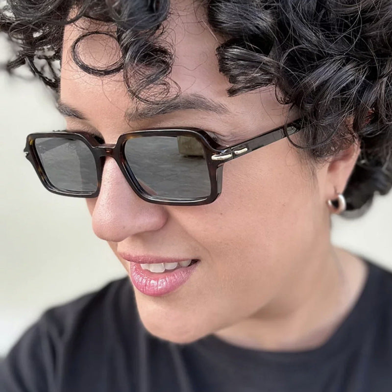 Damen modische quadratische Sonnenbrille mit stilvollem Kunststoffrahmen und blauen Gläsern Brehn