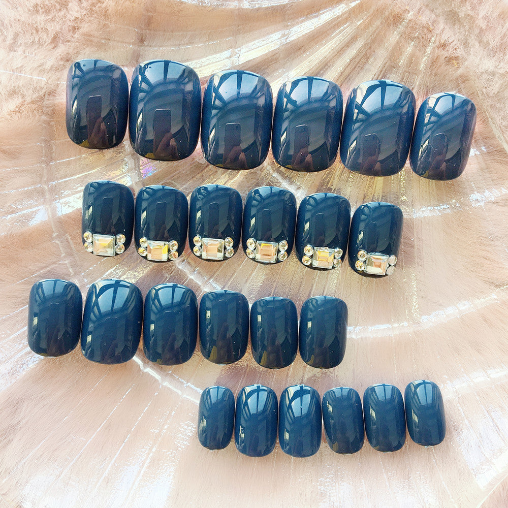 Elegante Press-On Nagelspitzen mit Strassakzenten