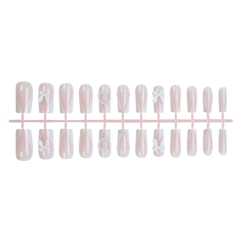 Dekoratives Press-On Nail-Kit mit eleganten Akzenten Brehn